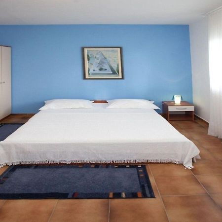 Apartments Filip Trogir Bagian luar foto