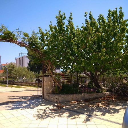 Apartments Filip Trogir Bagian luar foto