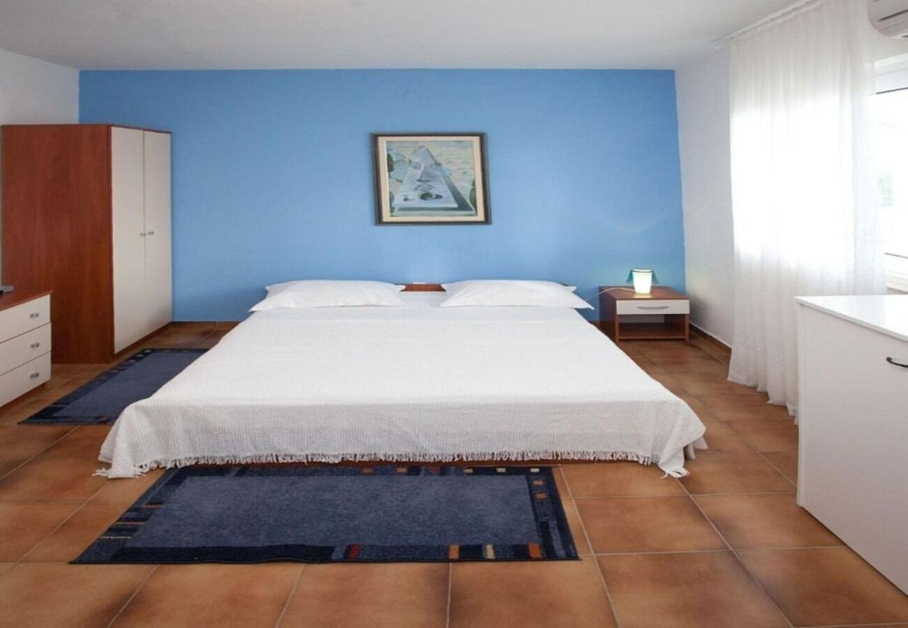 Apartments Filip Trogir Bagian luar foto
