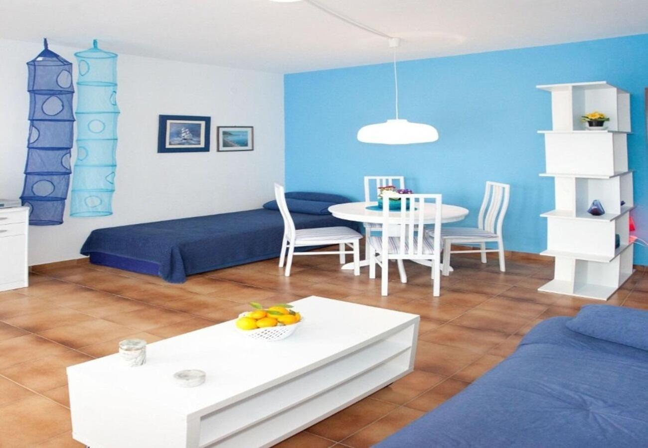 Apartments Filip Trogir Bagian luar foto