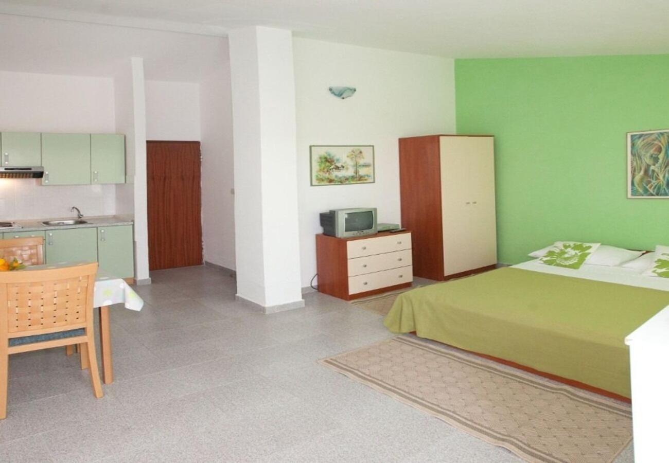 Apartments Filip Trogir Bagian luar foto