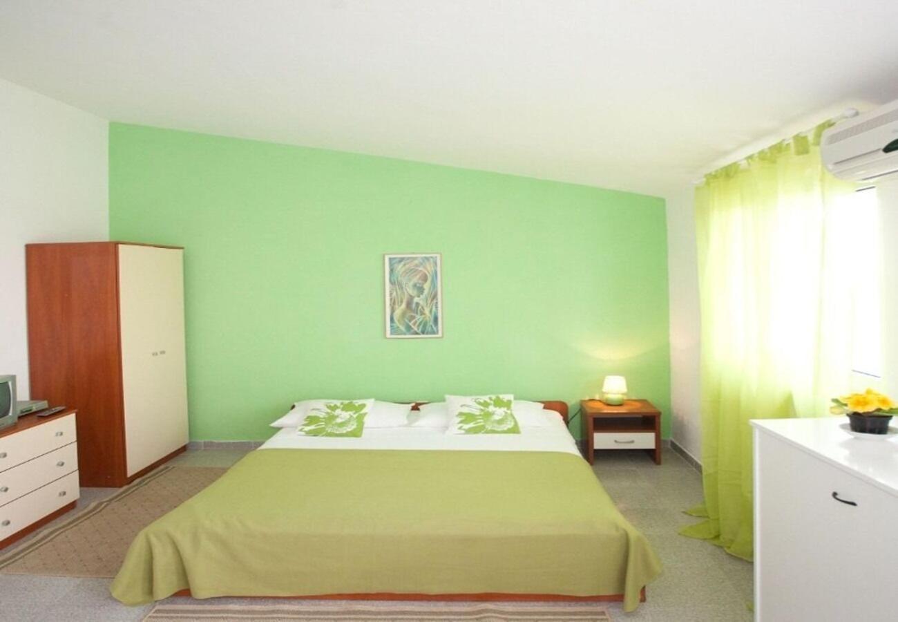 Apartments Filip Trogir Bagian luar foto