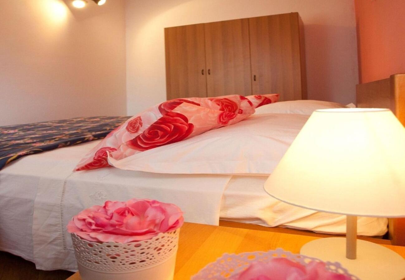 Apartments Filip Trogir Bagian luar foto