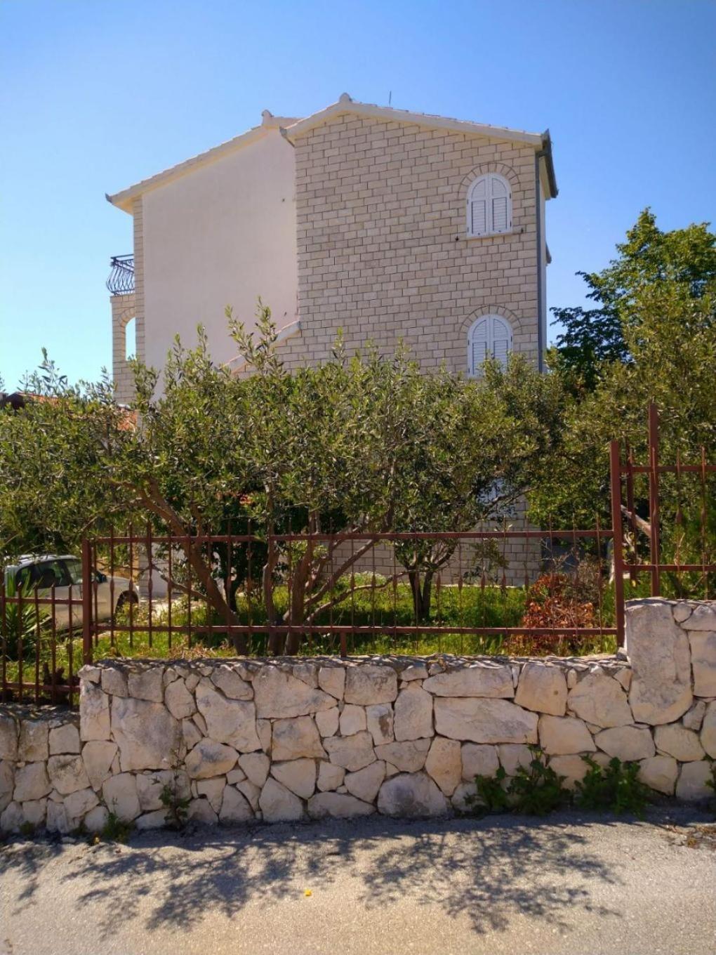Apartments Filip Trogir Bagian luar foto